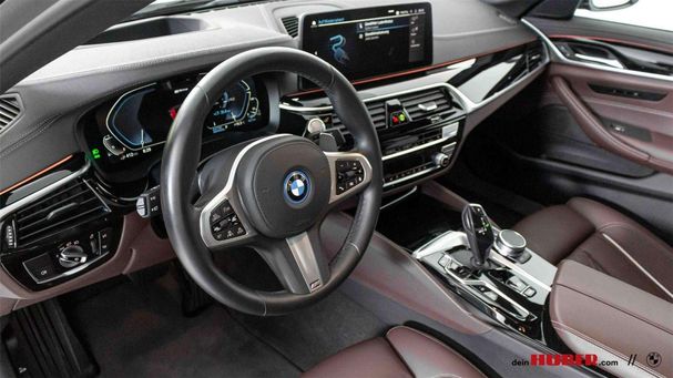 BMW 545 e xDrive 290 kW image number 8