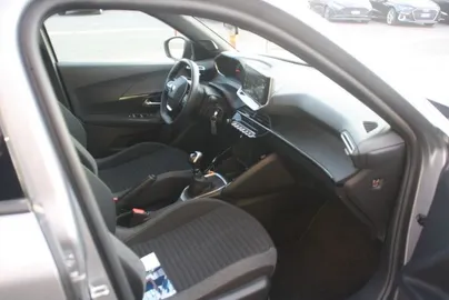 Car image 15