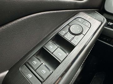 Car image 33