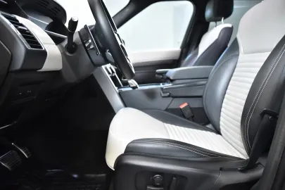 Car image 28