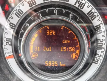 Car image 12