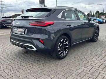 Car image 30