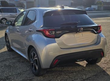 Car image 5
