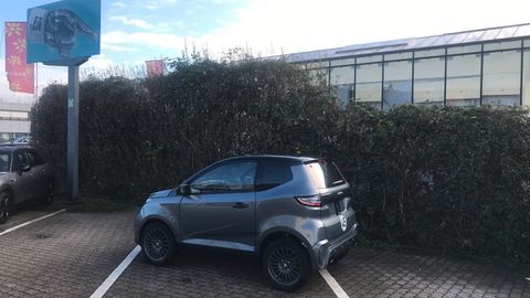 Car image 26