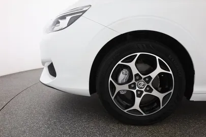 Car image 30
