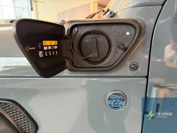 Car image 30