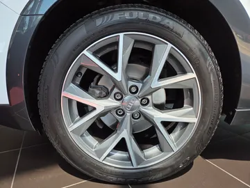 Car image 27