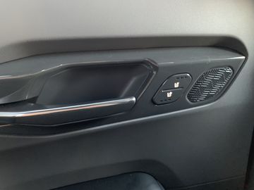 Car image 37