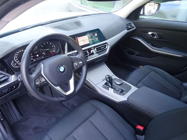 BMW 318i Touring Advantage 115 kW image number 7