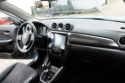 Car image 15