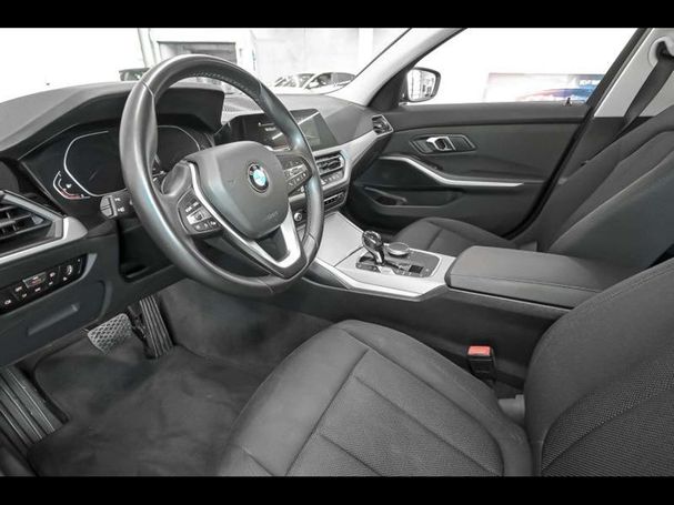 BMW 320i Touring 135 kW image number 4