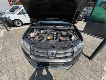 Car image 17