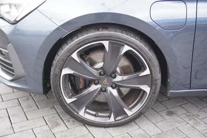 Car image 32