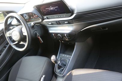 Car image 19