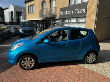 Car image 14