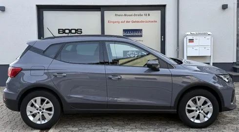 Car image 3