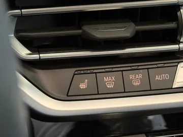 Car image 35