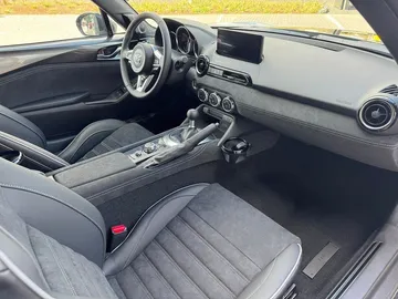 Car image 29