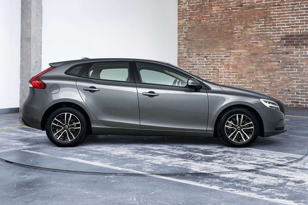 Volvo V40 T2 90 kW image number 2