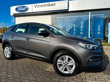 Car image 3