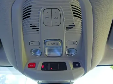 Car image 35