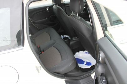 Car image 26