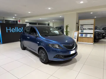 Car image 2