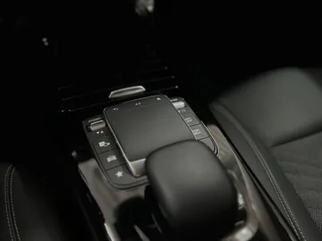 Car image 38