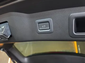 Car image 33