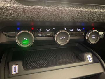 Car image 37