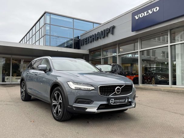 Volvo V90 Cross Country B4 Pro AWD 145 kW image number 1