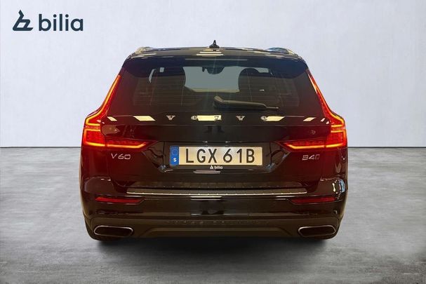 Volvo V60 Cross Country B4 AWD 147 kW image number 2