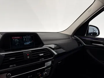 Car image 38