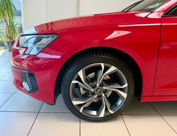 Car image 17