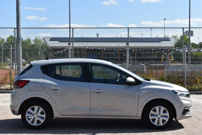 Car image 4