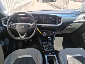 Car image 12