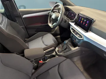 Car image 19
