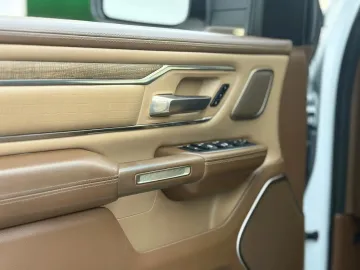 Car image 34