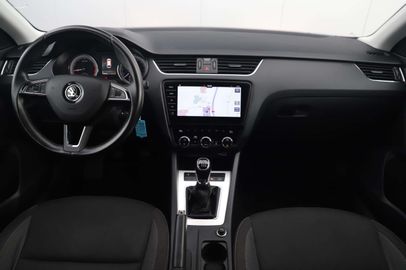 Car image 15