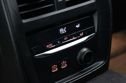 Car image 32