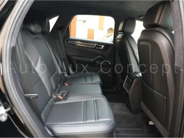 Car image 30