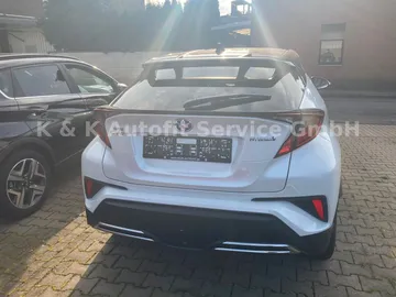 Car image 4