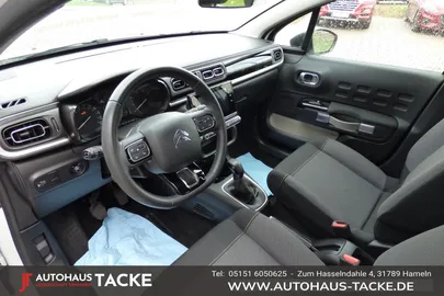 Car image 4