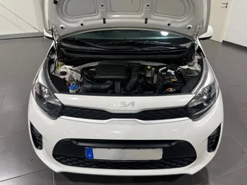 Car image 18