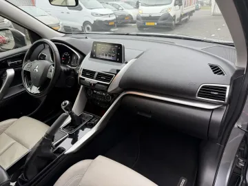 Car image 32