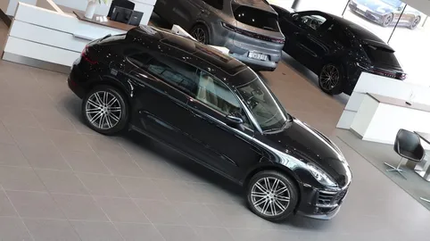 Car image 10