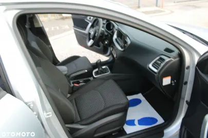 Car image 29