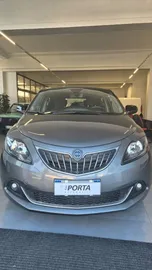 Car image 4