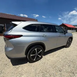 Car image 27