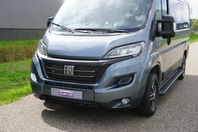 Car image 44